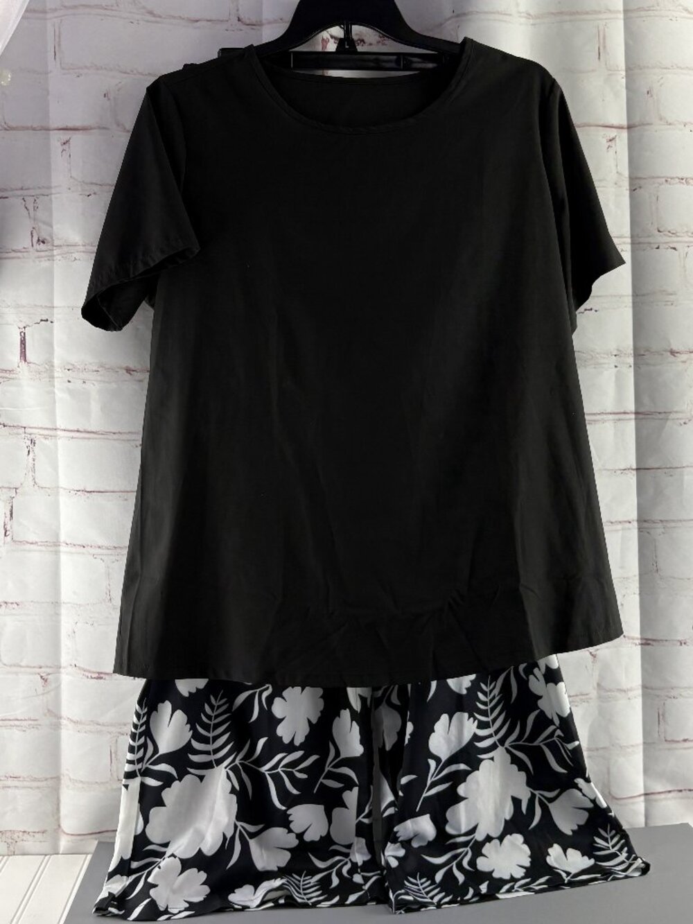 Women's Plus Black & White Floral Wide Leg Pant Set 1XL - NWT